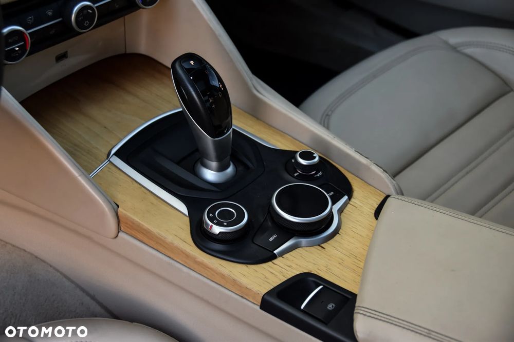 Alfa Romeo Giulia - 18