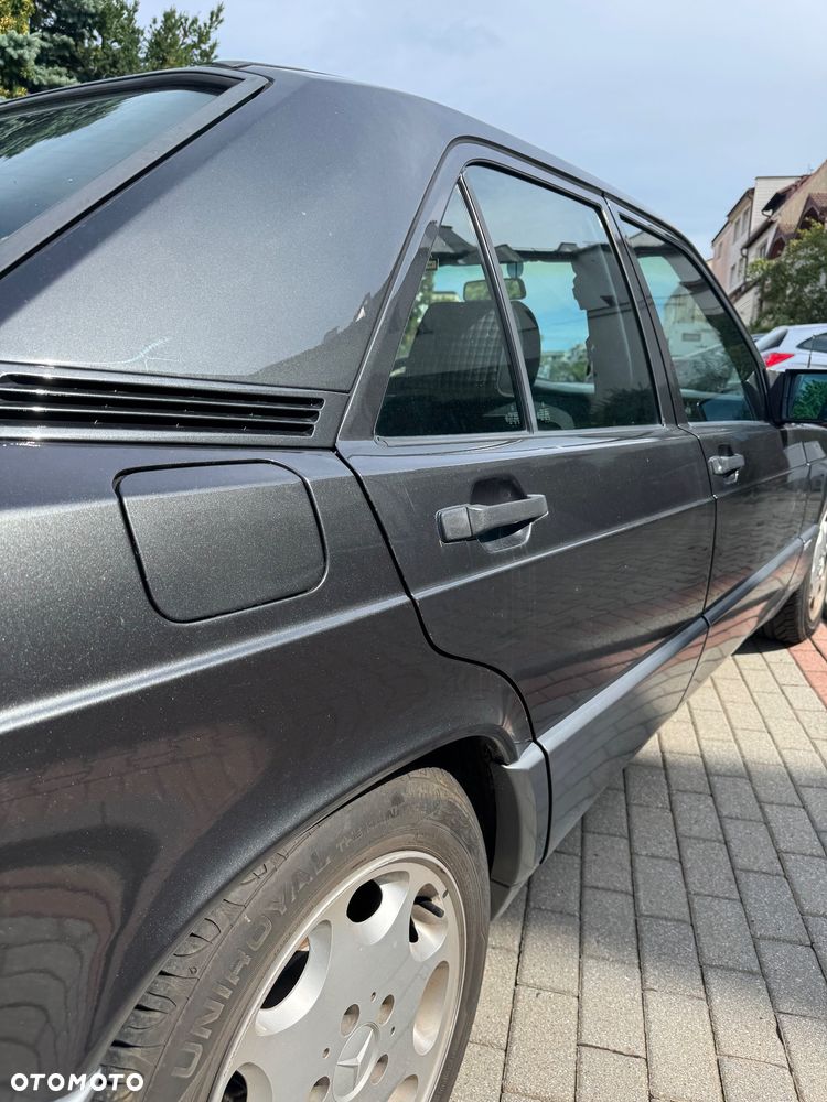 Mercedes-Benz W201 (190) - 9