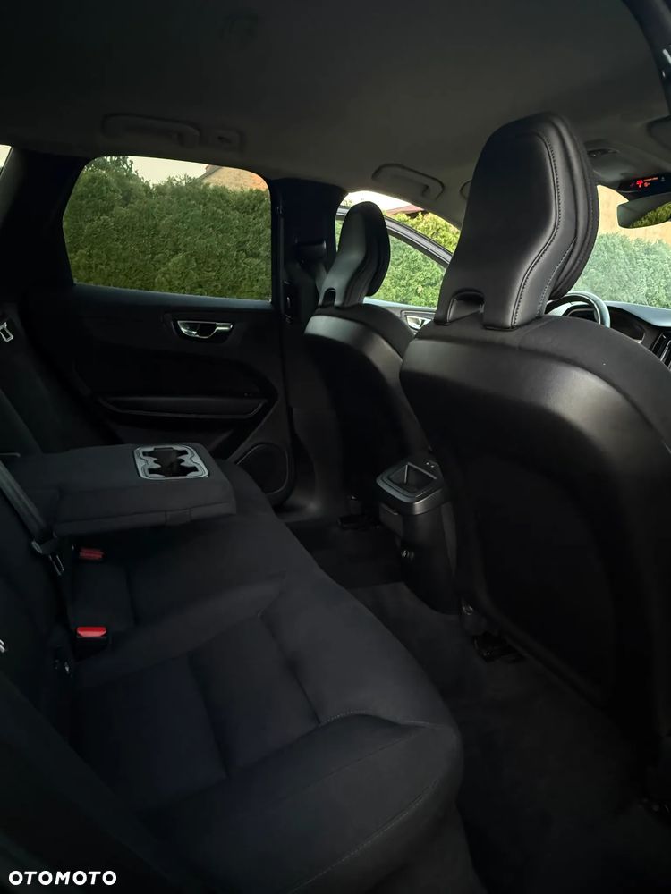 Volvo XC 60 B5 D AWD Momentum Pro - 9