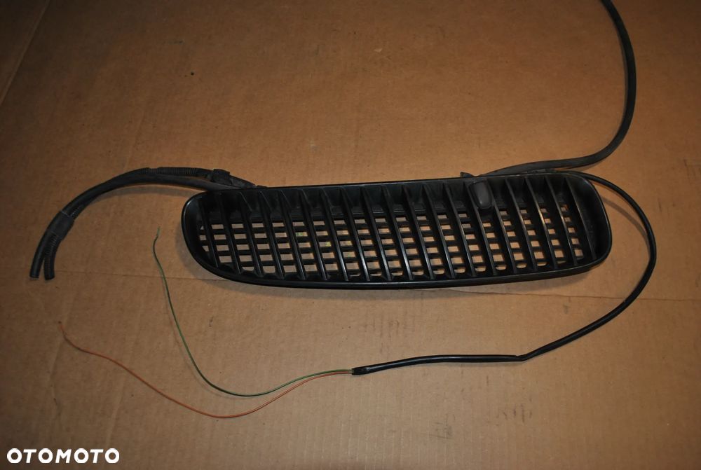 Wlot maski prawy BMW X5 E53 lift - 1