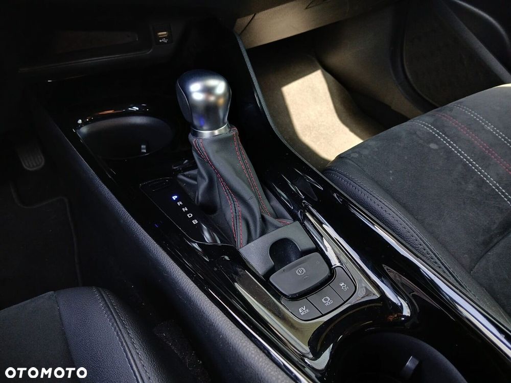 Toyota C-HR 1.8 Hybrid GPF GR Sport - 24