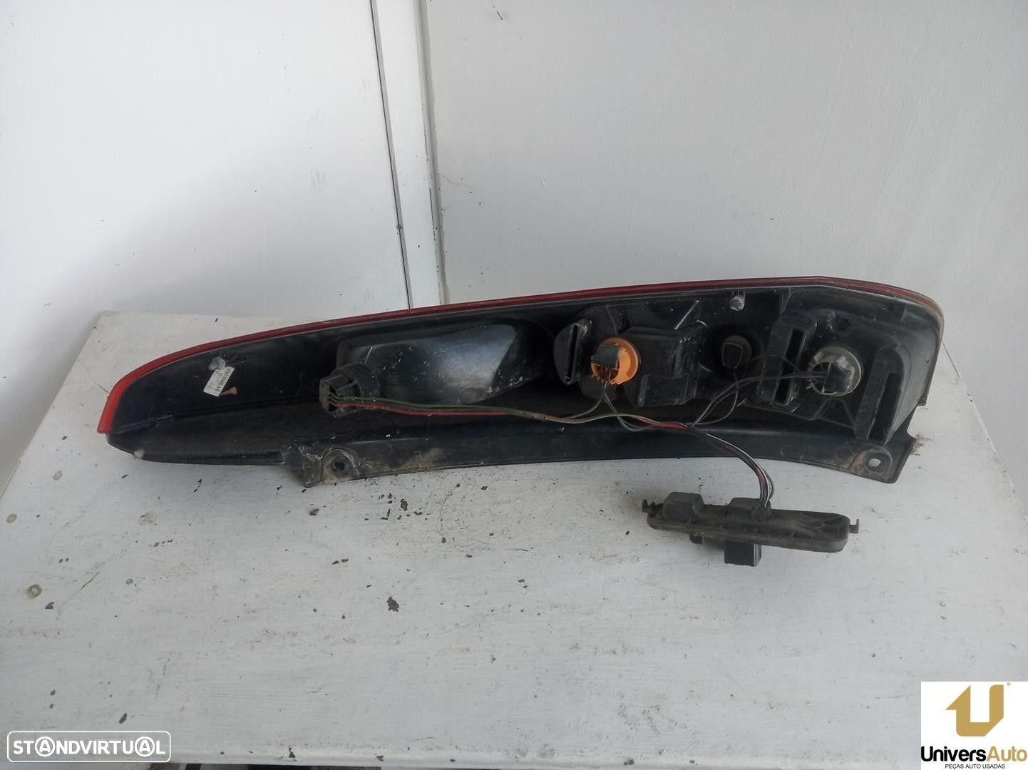 FAROLIM TRASEIRO ESQUERDO FORD FIESTA V 2006 -6S61-13405-AG - 1