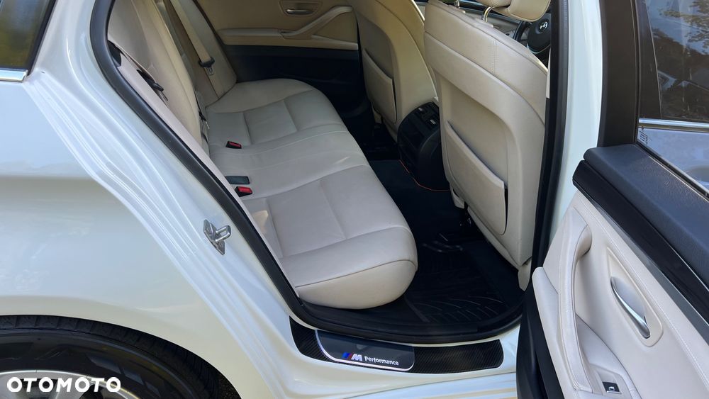 BMW Seria 5 525d Sport-Aut - 32