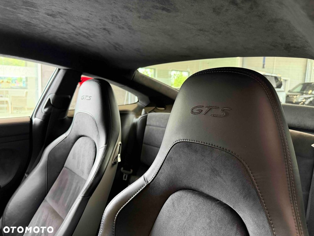 Porsche 911 Carrera 4 GTS PDK - 25