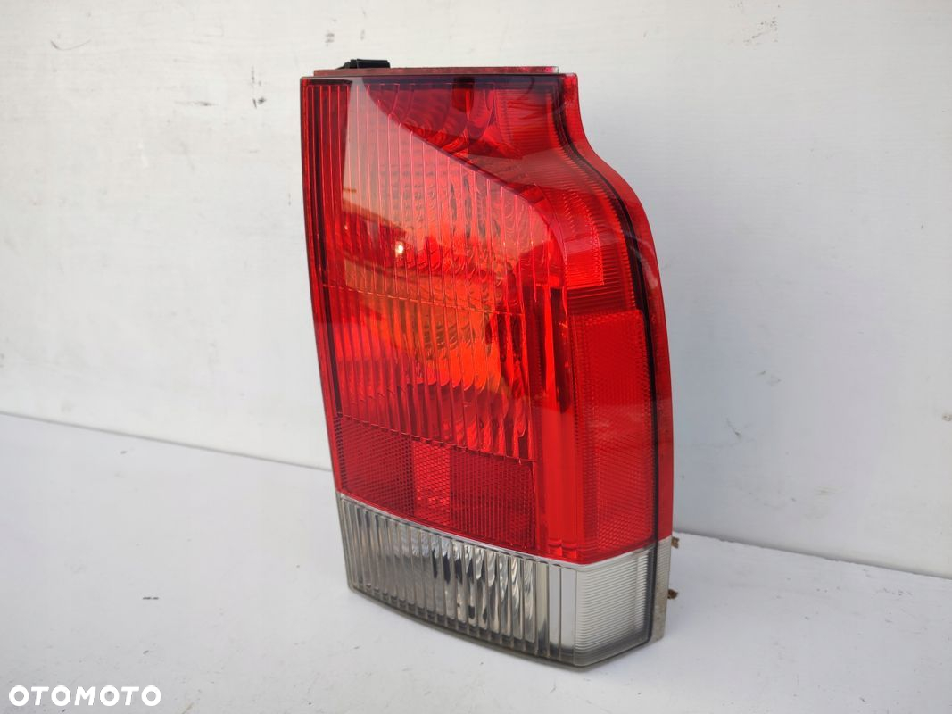Lampa prawy tył dolna VOLVO V70 II KOMBI EUROPA ORYGINAŁ - 2
