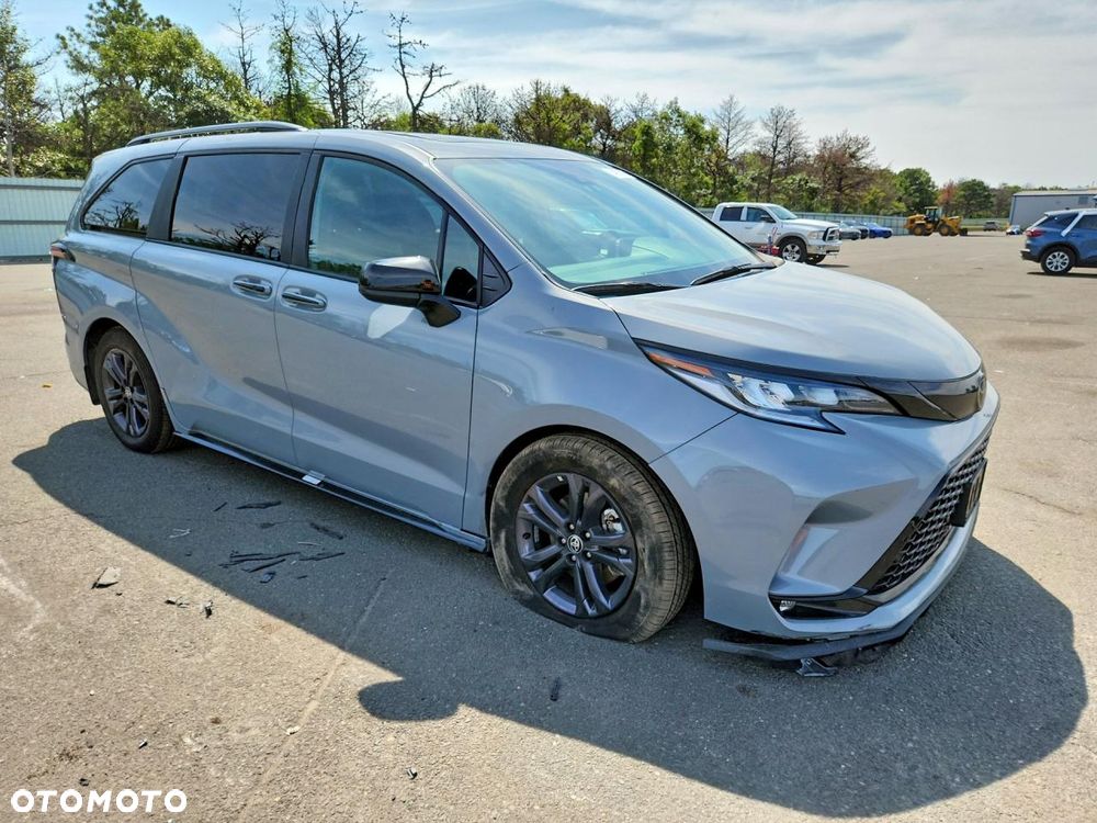 Toyota Sienna - 5