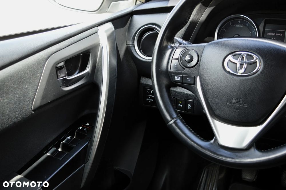 Toyota Auris 1.6 Premium + - 21