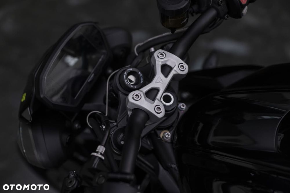 Triumph Street Triple - 7