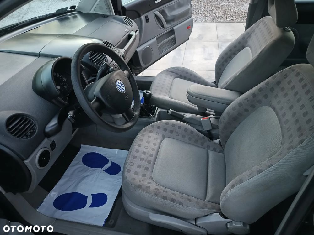 Volkswagen New Beetle - 7
