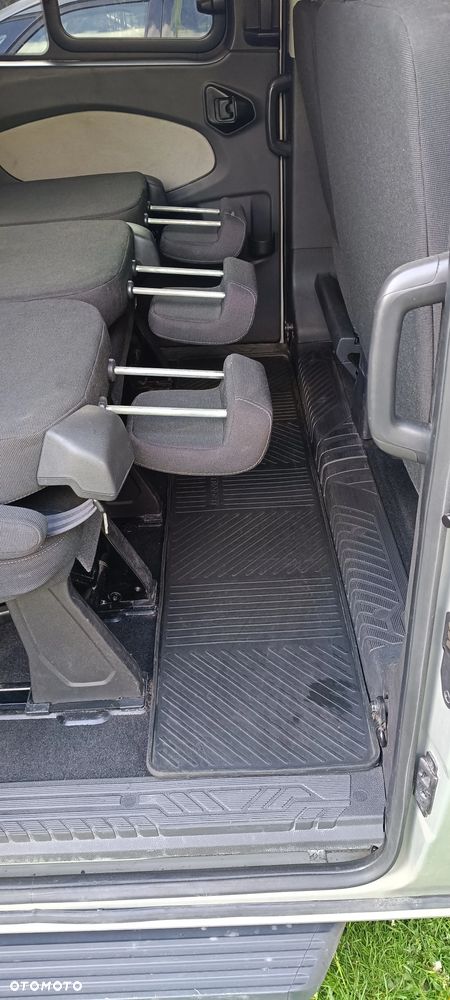 Ford Tourneo Custom - 21