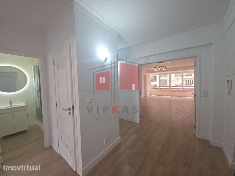 Apartamento T3 remodelado em Benfica - Grande imagem: 4/22