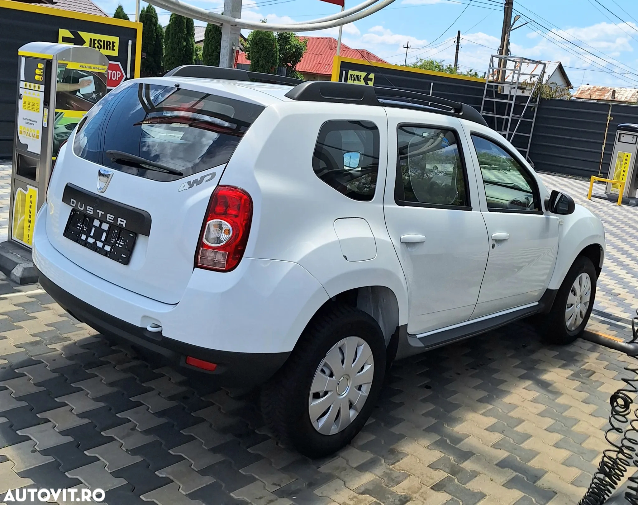Dacia Duster 1.6 4x4 Laureate - 3