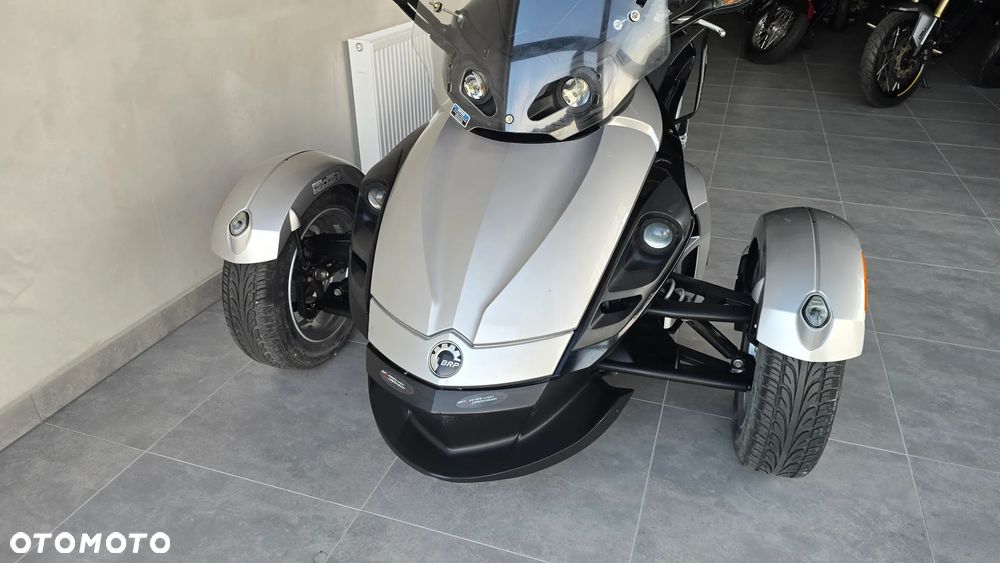 Can-Am Spyder - 16