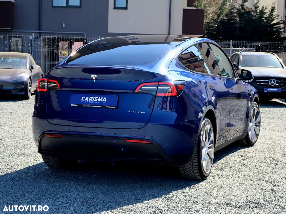 Tesla Model Y - 4