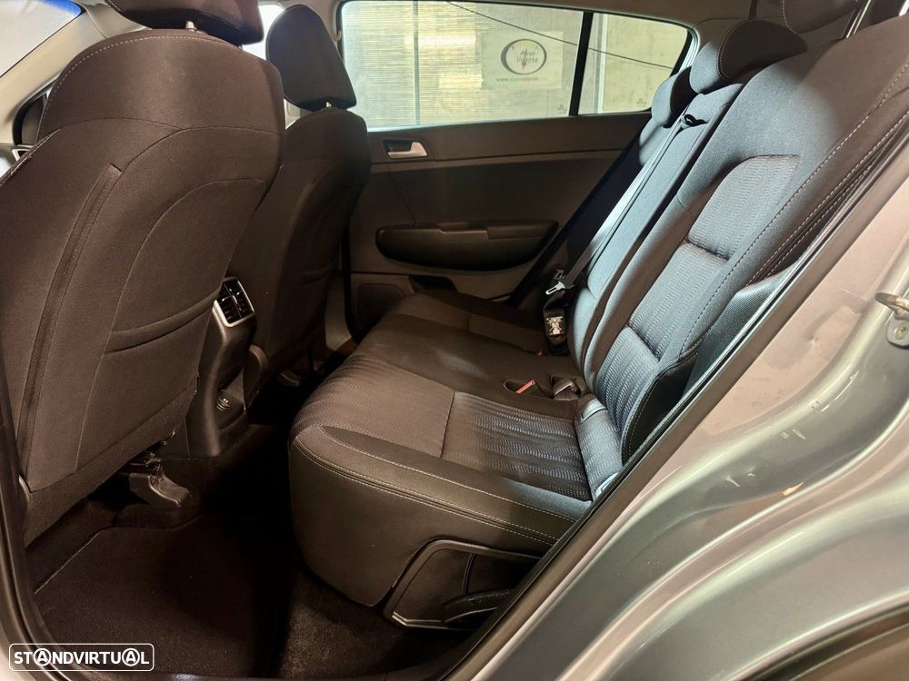Kia Sportage 1.6 CRDI ISG Tech - 31