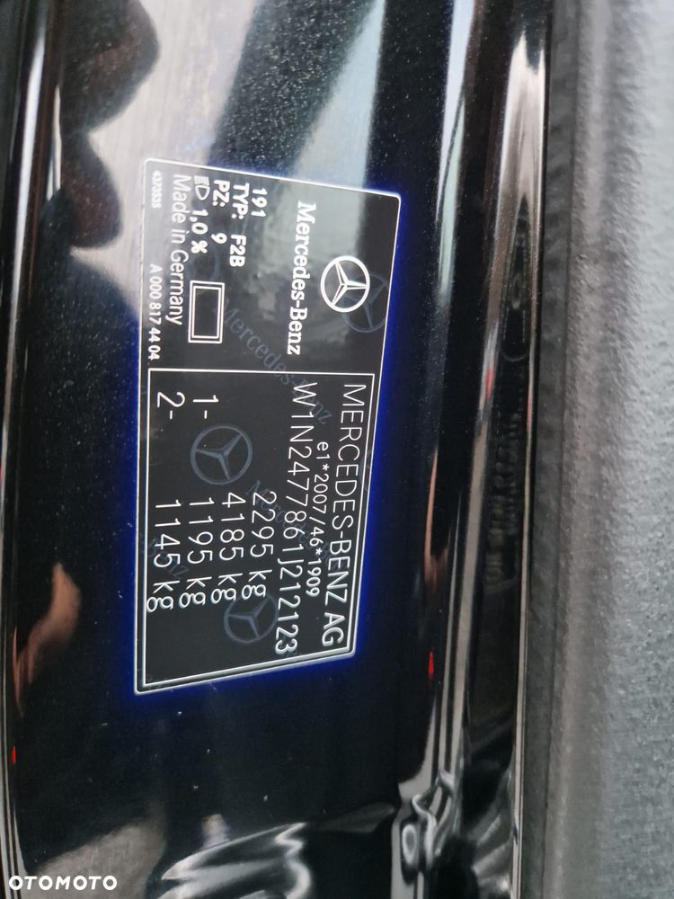 Mercedes-Benz GLA - 38