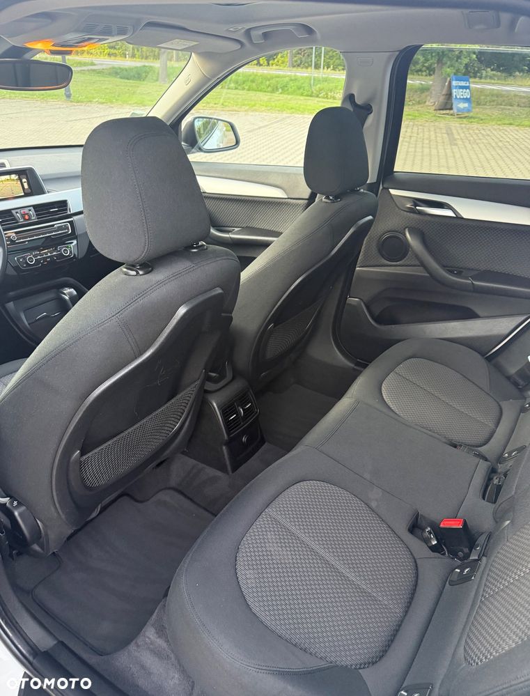 BMW X1 sDrive18i Sport Line - 18