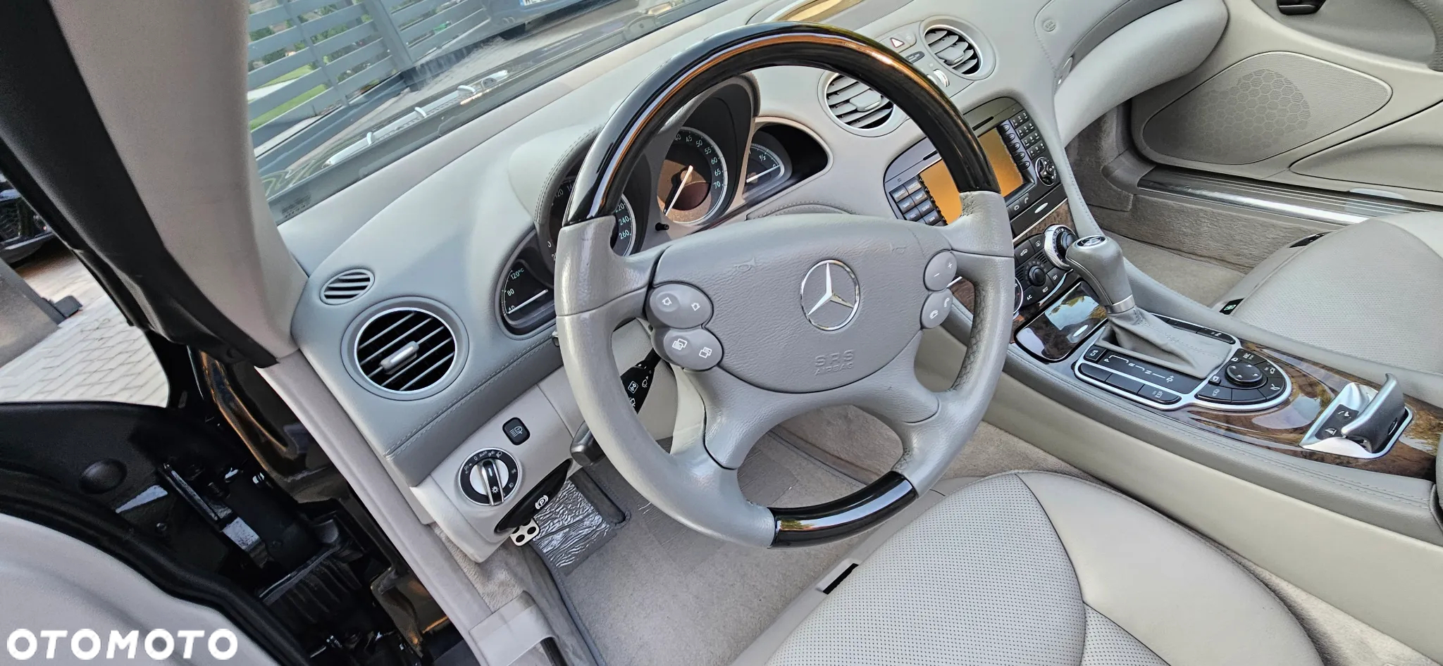 Mercedes-Benz SL - 25