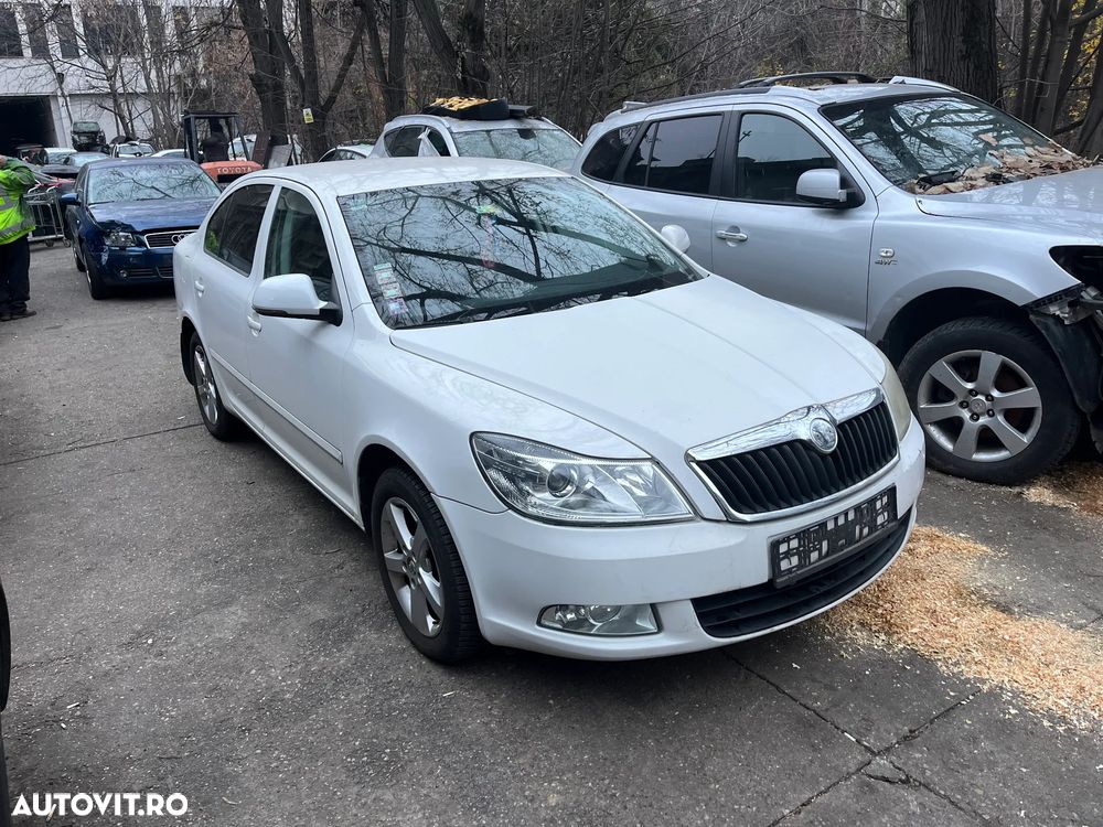 Far stanga cu lupa si halogen Skoda Octavia 2 facelift 2012 - 2