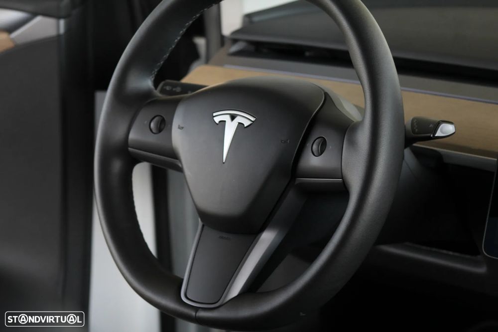 Tesla Model Y Long Range Dual Motor AWD - 29
