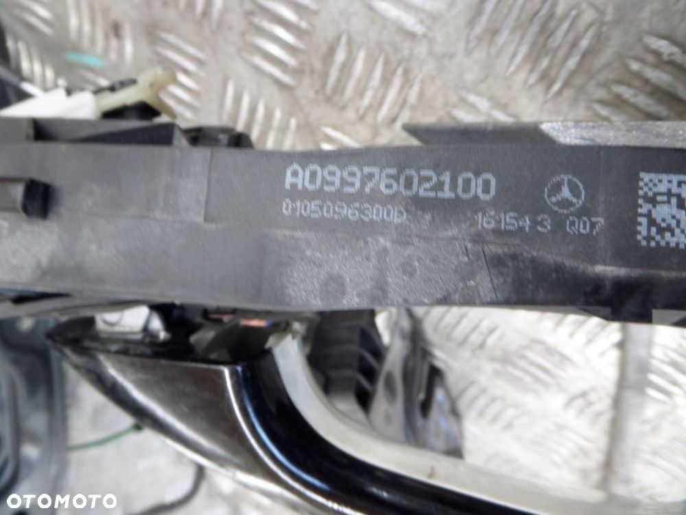 klamka zamek podnośnik szyby drzwi lewy tył a2057307904 w205 c63s amg - 3