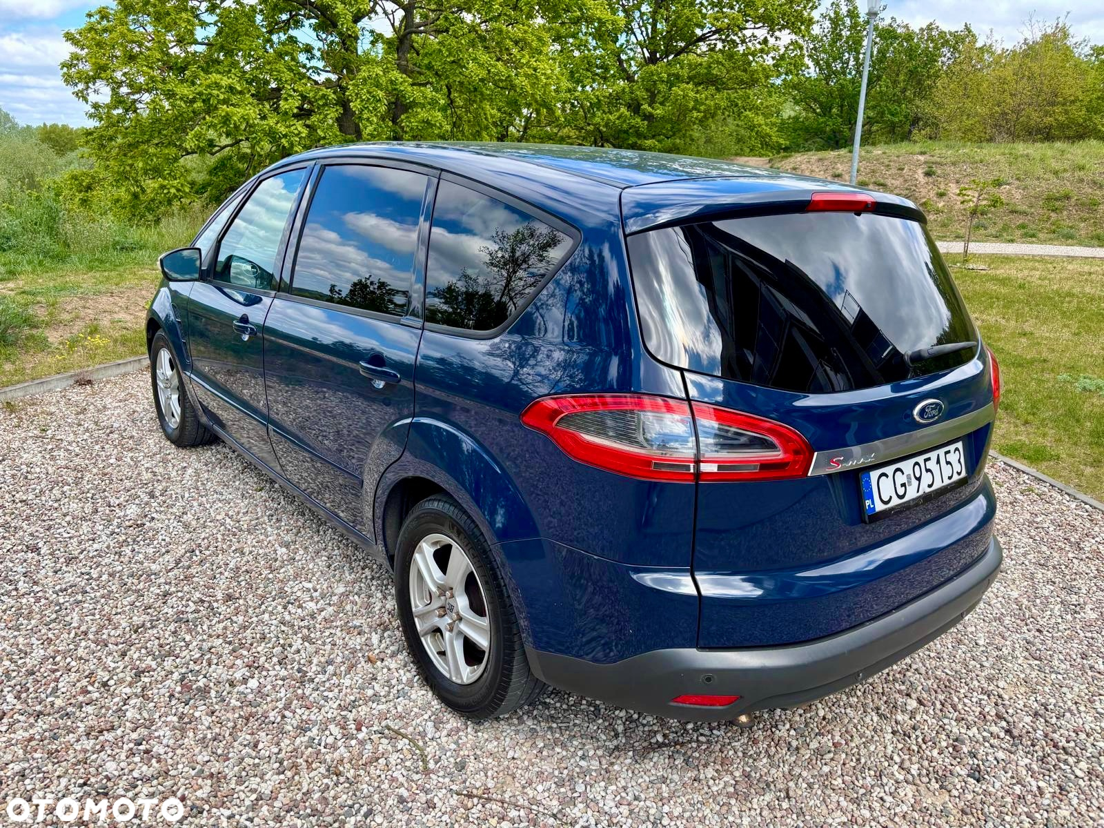 Ford S-Max - 11