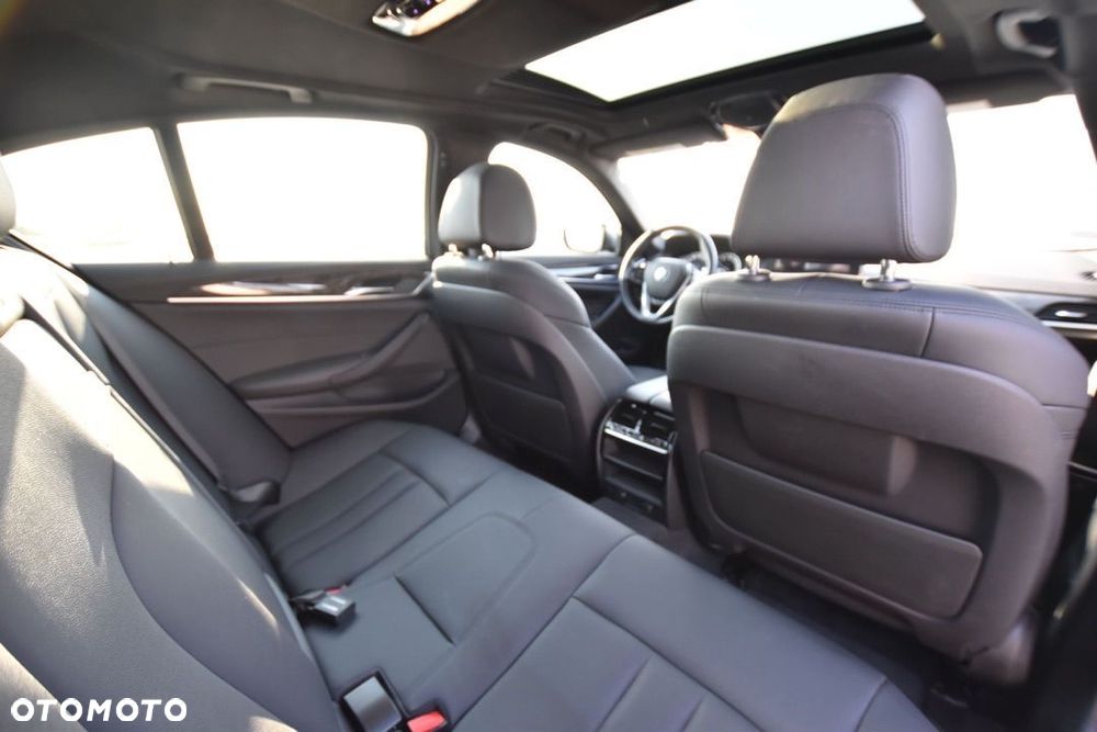 BMW Seria 5 530i xDrive Sport Line - 32