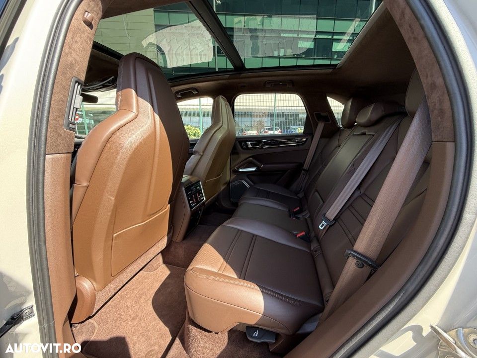 Porsche Cayenne - 16