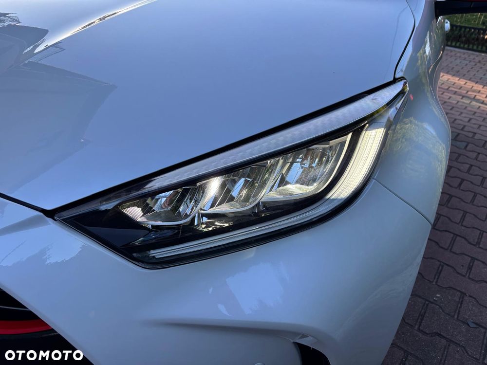 Toyota Yaris 116 1.5 VVT-i Black&White - 36