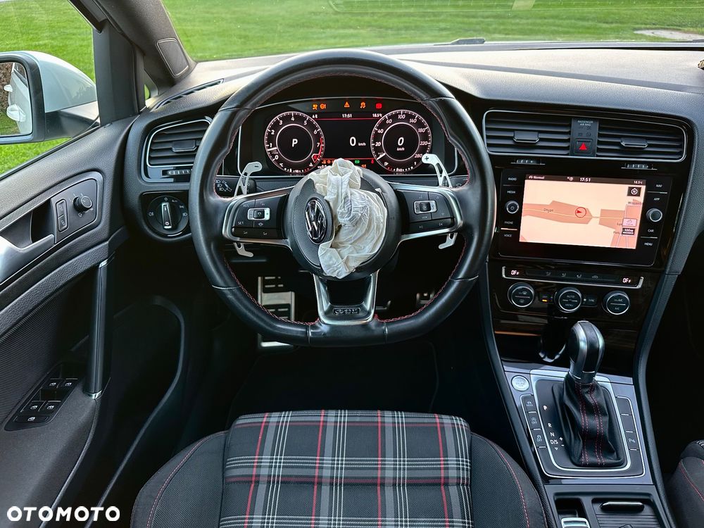 Volkswagen Golf GTI (BlueMotion Technology) DSG Performance - 16