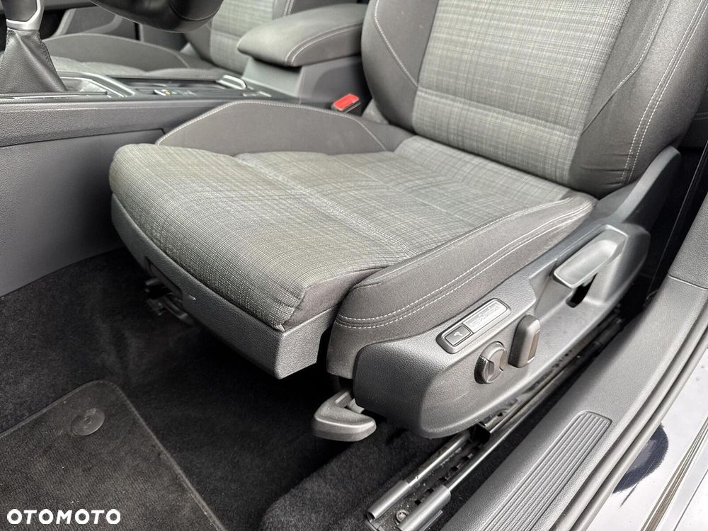 Volkswagen Passat - 13