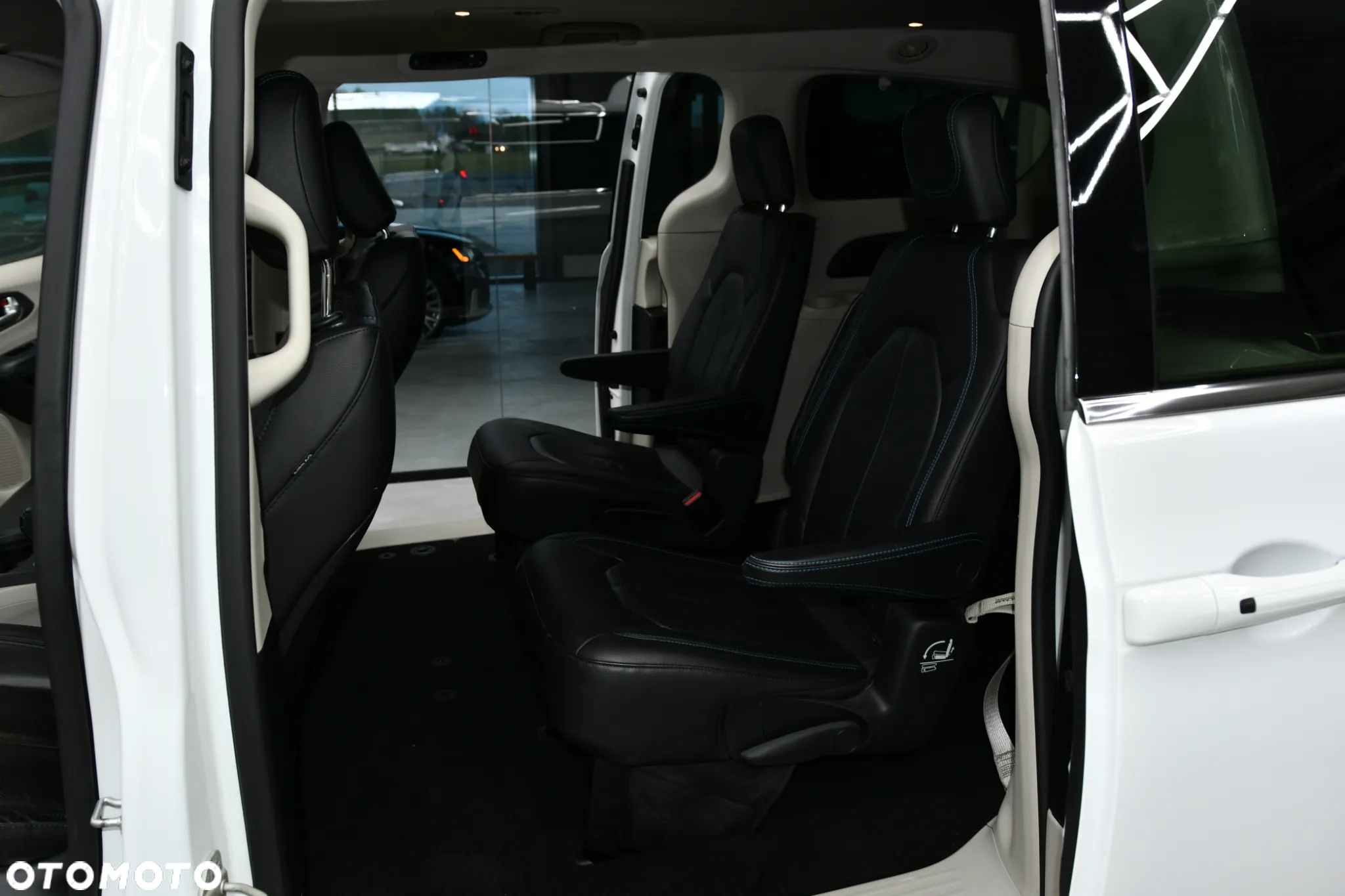 Chrysler Pacifica - 23