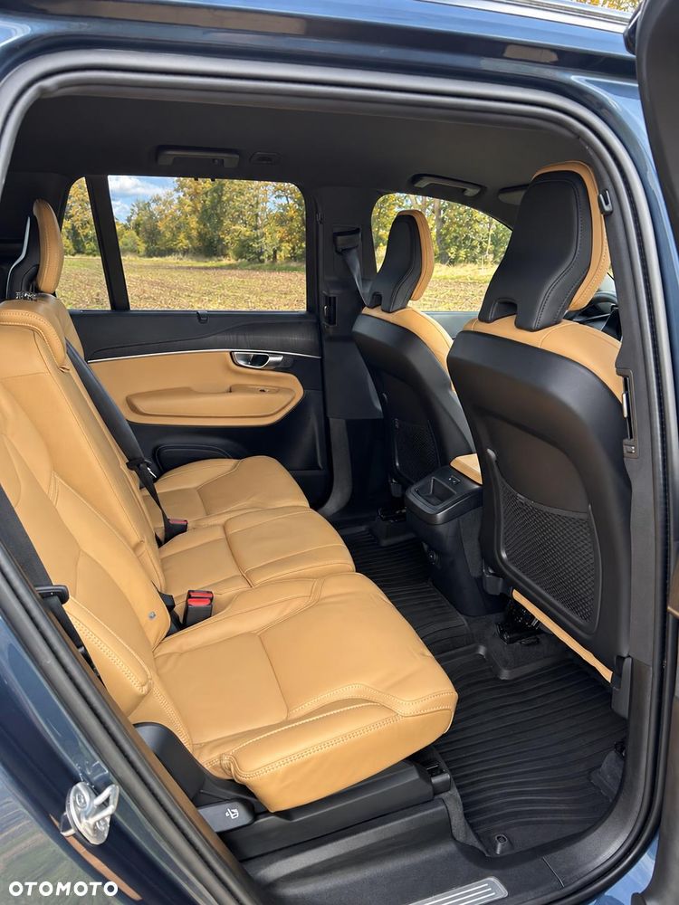 Volvo XC 90 - 9