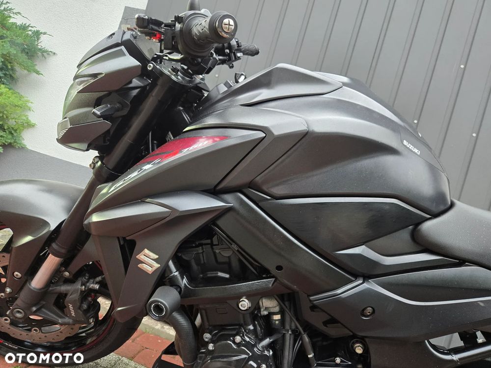 Suzuki GSX - 24