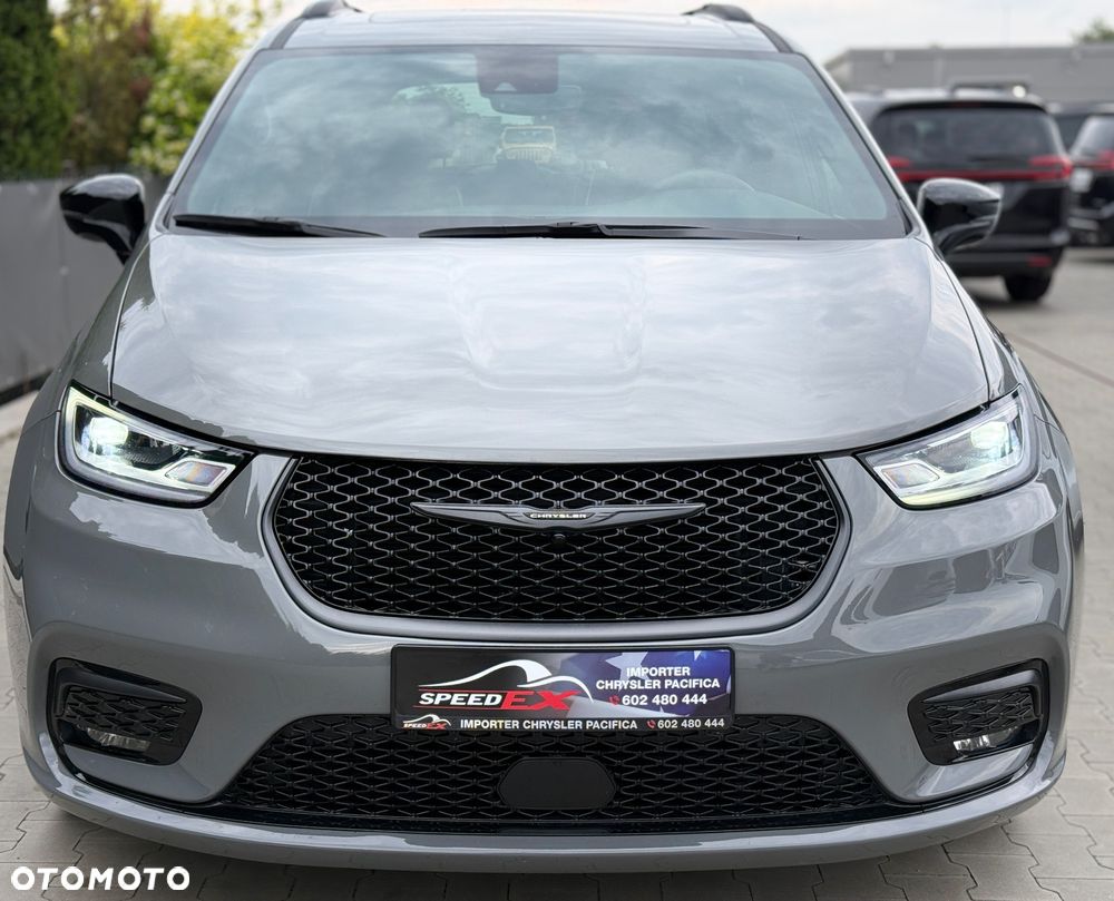 Chrysler Pacifica - 3