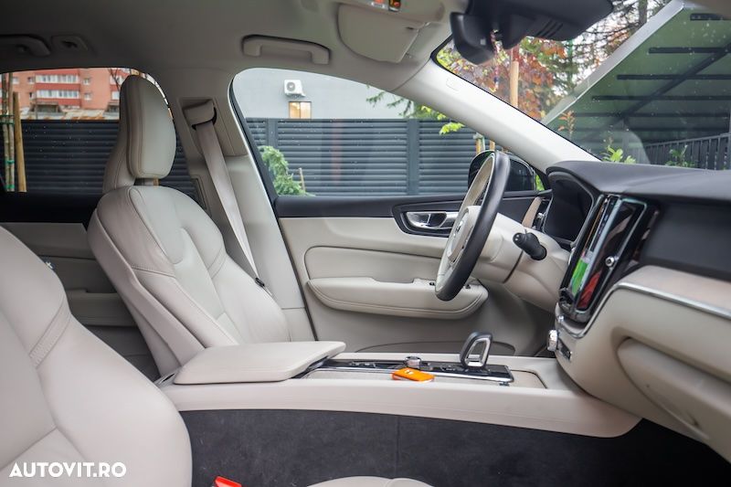 Volvo XC 60 B4 MHEV AT FWD Core - 22