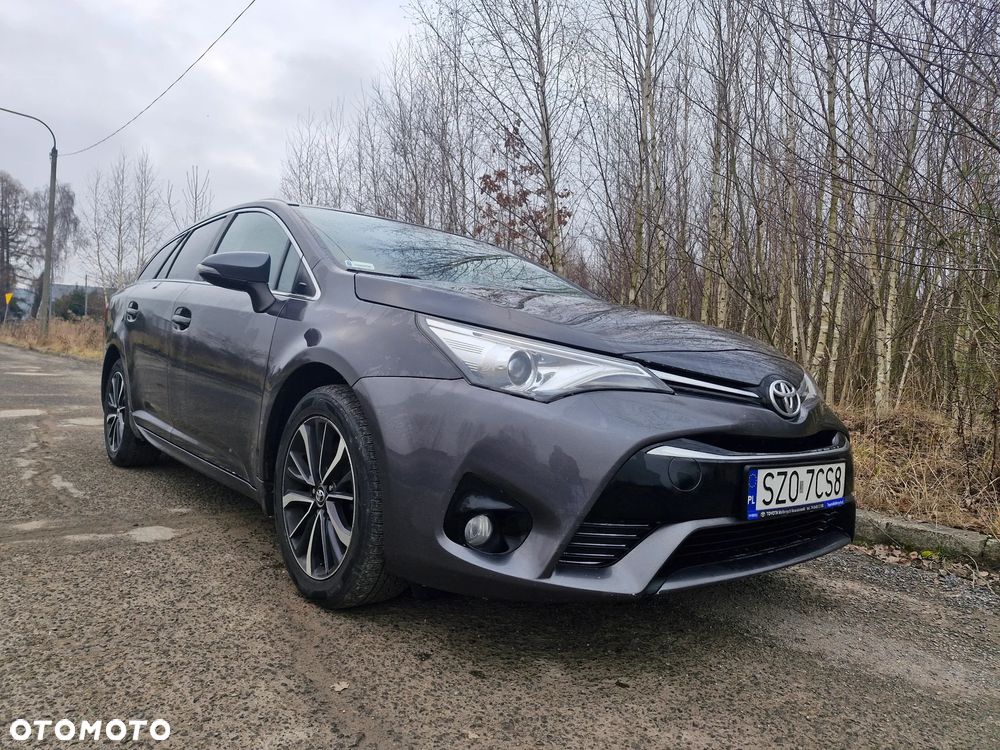 Toyota Avensis 2.0 D-4D Premium - 3