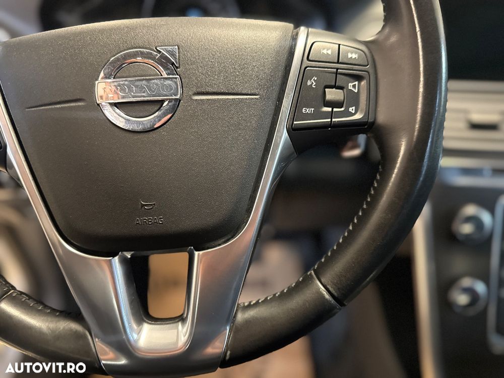 Volvo XC 60 D4 AWD Geartronic Momentum - 21