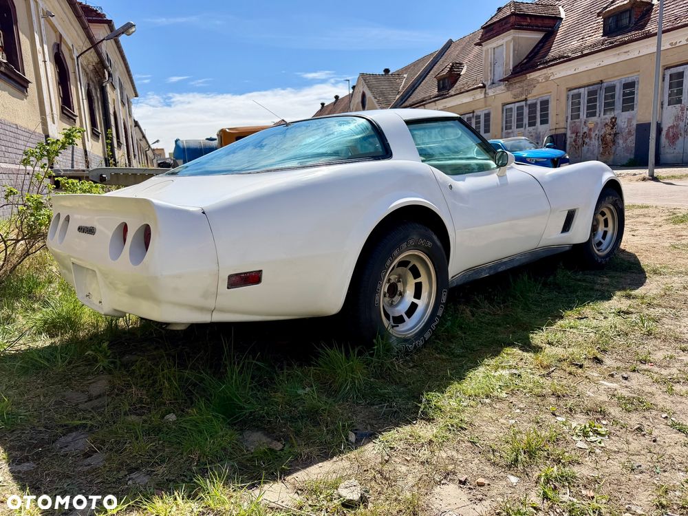 Chevrolet Corvette - 16