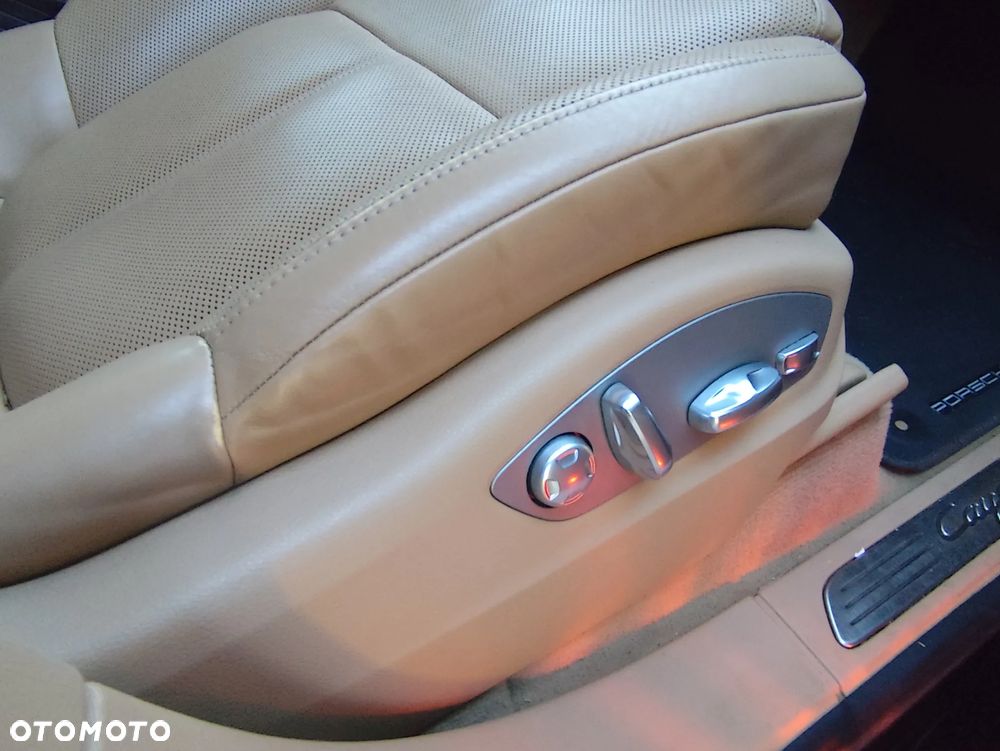 Porsche Cayenne Tiptronic S - 12