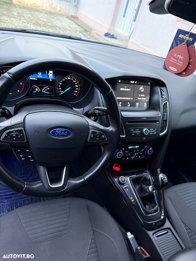 Ford Focus - 8