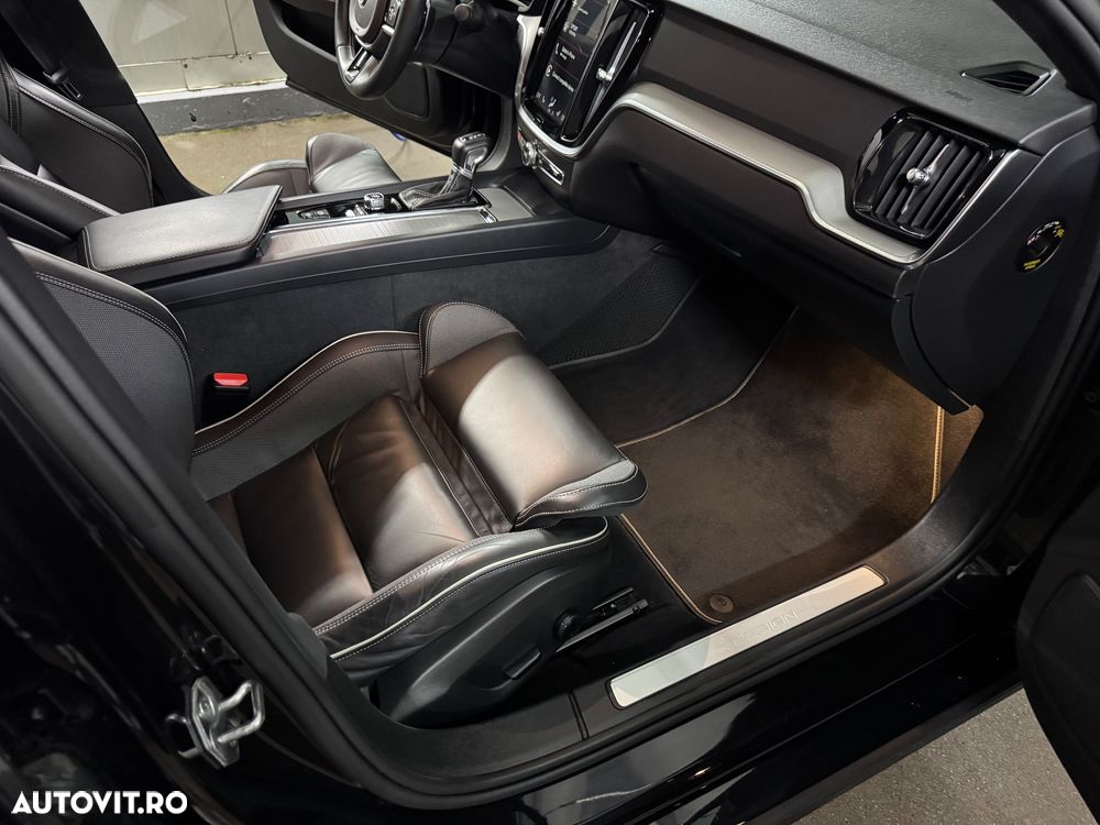 Volvo S60 T5 R-Design - 11