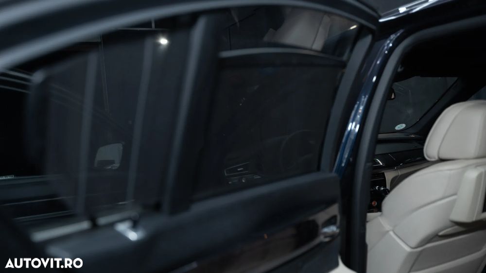 BMW Seria 7 750i xDrive - 17