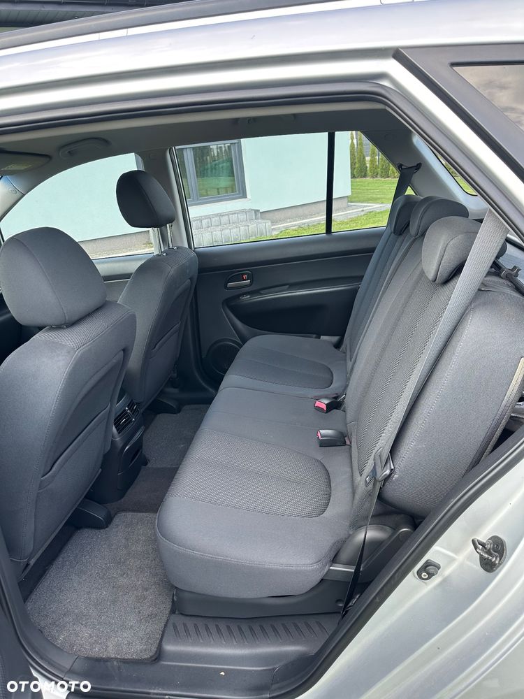 Kia Carens 2.0 CVVT LX Basis - 7