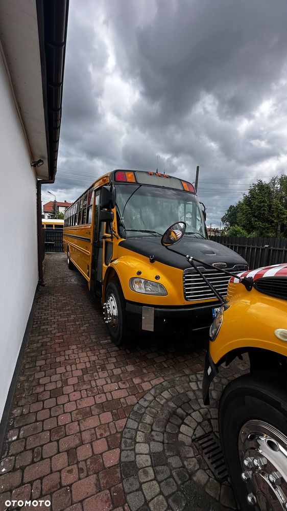 Freightliner Thomas school bus - 1