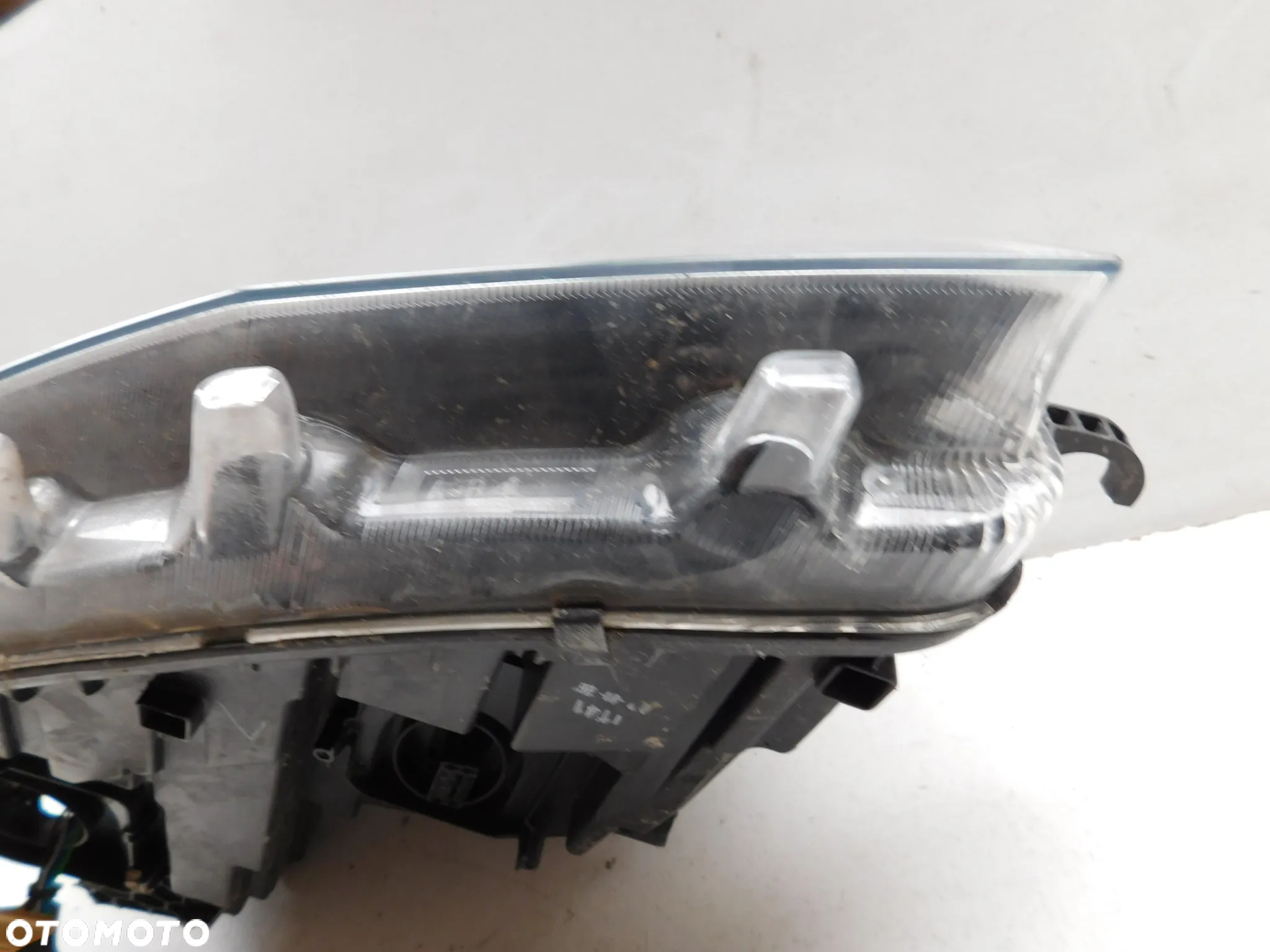 lampa prawa przód SKODA OCTAVIA III XENON SKRĘTNY EUROPA - 9