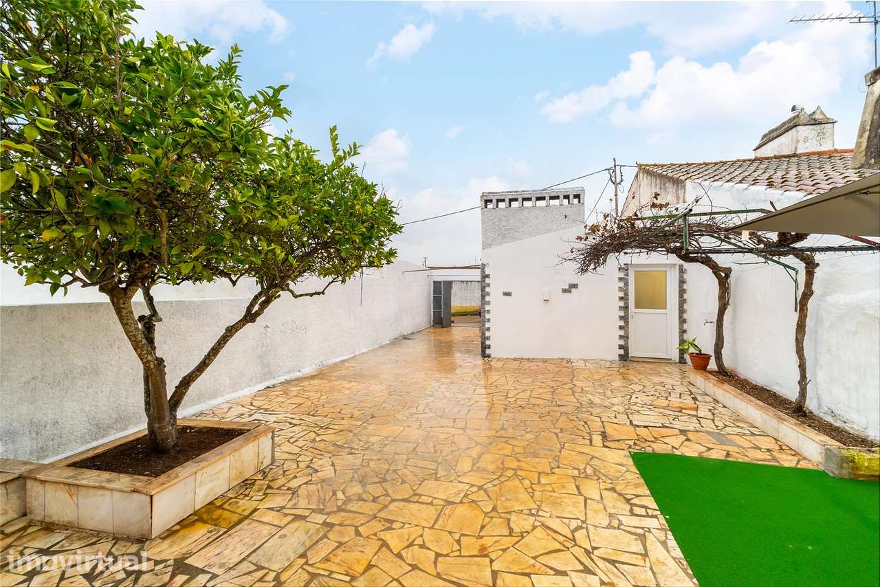 Encantadora Moradia Remodelada  em Santo Aleixo / Monforte
