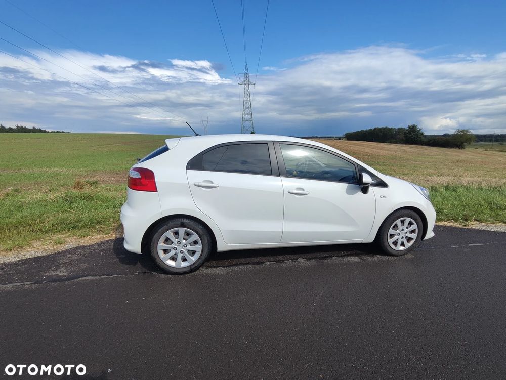 Kia Rio 1.2 L - 4