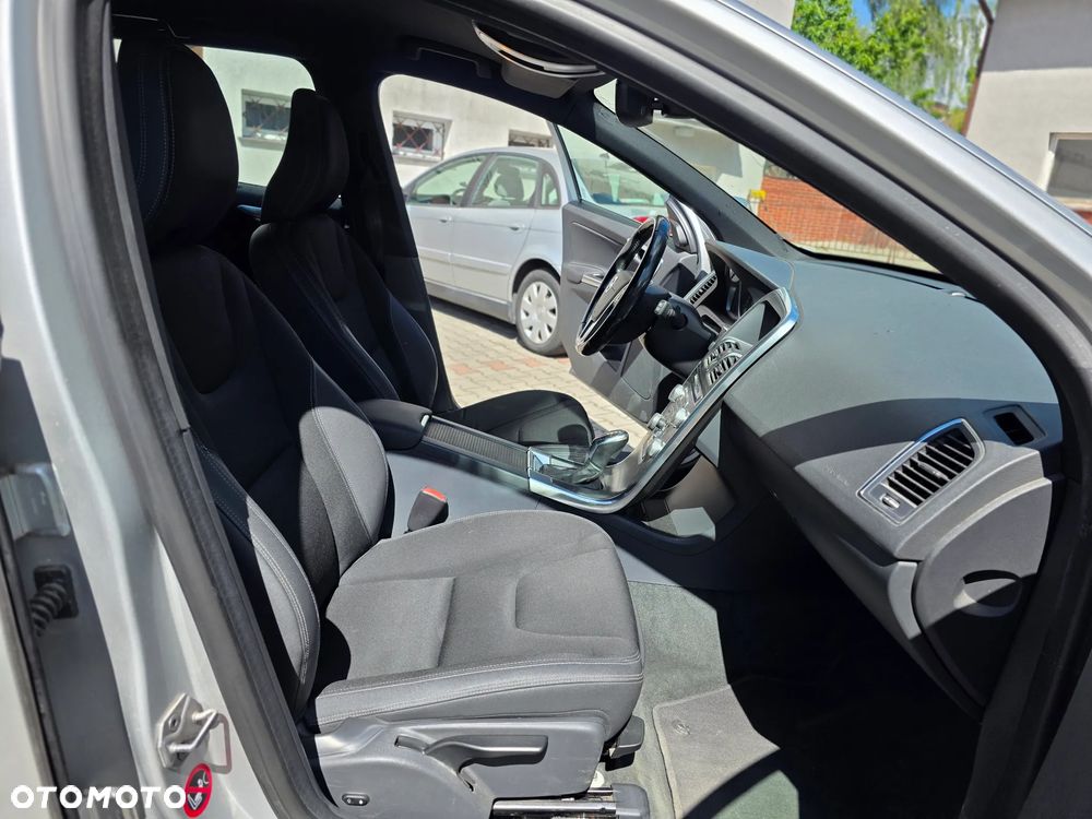 Volvo XC 60 D4 Geartronic Momentum - 14