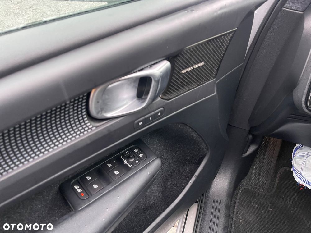 Volvo XC 40 D4 AWD Geartronic R-Design - 27